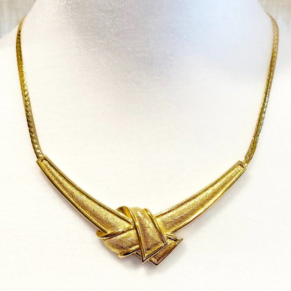 Vintage Avon Goldtone Tied Knot Necklace with Flat Cuban Link Chain - Picture 1 of 7